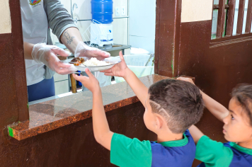 Foto - Alimentação nas Escolas de Albertina