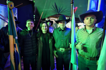 Foto - Abertura do 29º Rodeio leva emoção e espetáculo à arena!