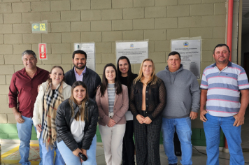 Foto - Professores da rede municipal de Albertina recebem Chromebooks para uso pedagógico