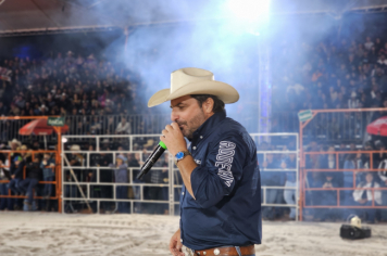 Foto - Tradição e fé embalaram o segundo dia do rodeio