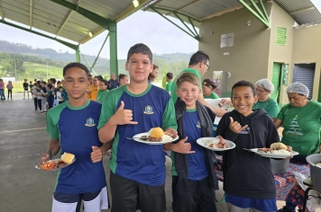 Foto - Churrasco na Escola Municipal Antonio Ferreira