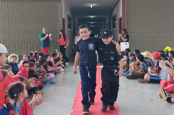 Foto - Dia de Fantasia na Escola Municipal Antônio Ferreira