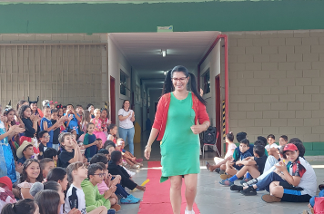 Foto - Dia de Fantasia na Escola Municipal Antônio Ferreira