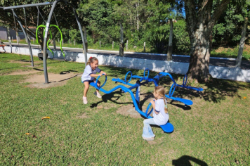 Foto - Alunos celebram o aniversário de Albertina e o Carnaval com muita alegria!