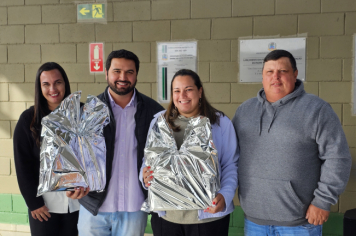 Foto - Professores da rede municipal de Albertina recebem Chromebooks para uso pedagógico