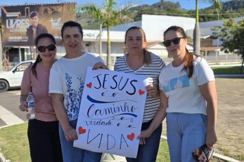 Foto relacionada - Evangelização na entrada da cidade marca momento especial da 8ª Semana Evangélica de Albertina