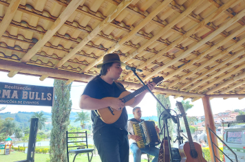 Foto relacionada - Feira do Rolo movimenta o Parque do Lago e atrai público de toda a região