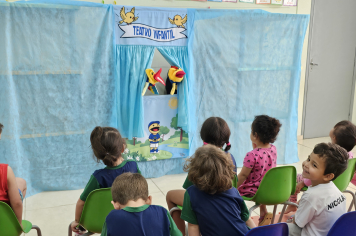 Foto - Teatro educativo conscientiza crianças sobre o combate à dengue