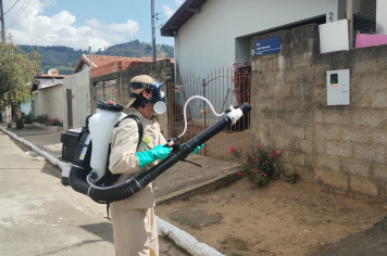 Foto relacionada - Albertina Intensifica o Combate à Dengue com Aplicação do UBV Costal