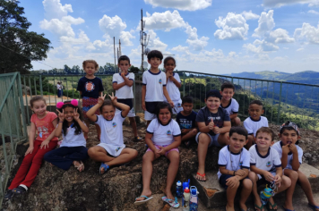 Foto - Alunos celebram o aniversário de Albertina e o Carnaval com muita alegria!