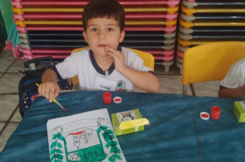 Foto - Alunos celebram o aniversário de Albertina e o Carnaval com muita alegria!