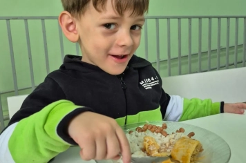 Foto relacionada - PANQUECA E HAMBÚRGUER ARTESANAL MARCAM LANCHE ESPECIAL NA CRECHE MUNICIPAL TERESA ROSSI