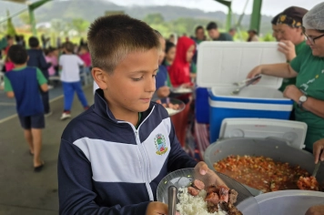 Foto - Churrasco na Escola Municipal Antonio Ferreira