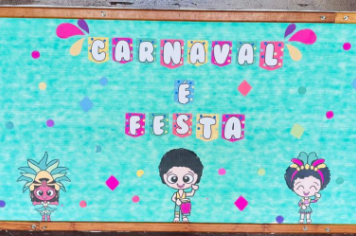 Foto - Alunos celebram o aniversário de Albertina e o Carnaval com muita alegria!