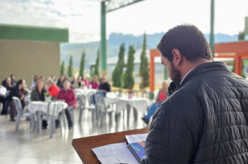 Foto - Professores da rede municipal de Albertina recebem Chromebooks para uso pedagógico
