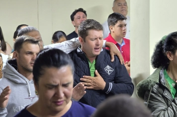 Foto relacionada - Segunda dia da 8ª Semana Evangélica reúne fiéis na Igreja Tua Face em noite de Palavra e adoração