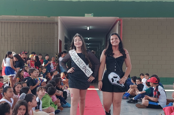 Foto - Dia de Fantasia na Escola Municipal Antônio Ferreira