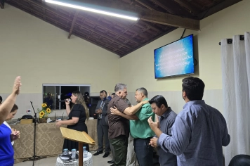 Foto relacionada - Segunda dia da 8ª Semana Evangélica reúne fiéis na Igreja Tua Face em noite de Palavra e adoração