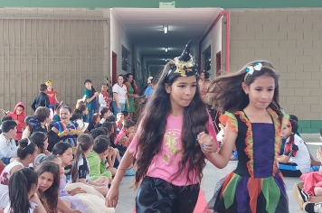 Foto - Dia de Fantasia na Escola Municipal Antônio Ferreira