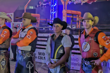 Foto - Abertura do 29º Rodeio leva emoção e espetáculo à arena!