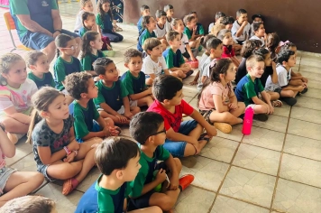 Foto relacionada - Teatro encanta crianças da Pré-Escola Luzia Sanches Diniz com “Os Saltimbancos”