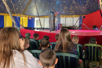 Foto - Crianças da Pré-Escola vivem dia mágico no circo em Jacutinga