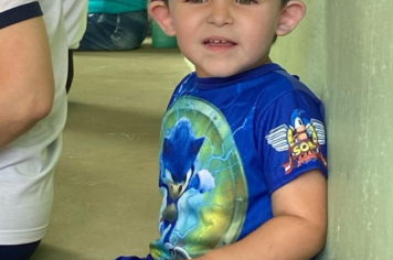 Foto - Alunos celebram o aniversário de Albertina e o Carnaval com muita alegria!