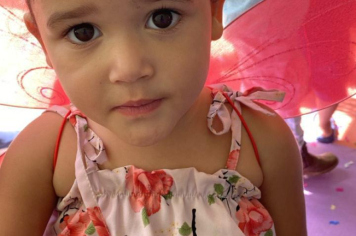 Foto - Alunos celebram o aniversário de Albertina e o Carnaval com muita alegria!