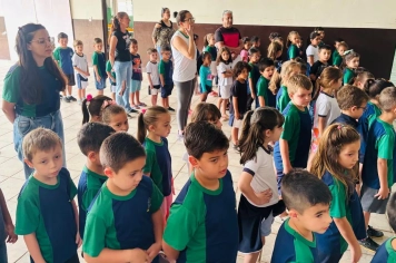 Foto relacionada - Pequenos cidadãos em ação: Pré-Escola Luzia Sanches Diniz trabalha Consciência Negra na Hora Cívica