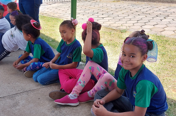 Foto relacionada - Semana da Criança começa com o divertido Dia do Cabelo Maluco na Escola Municipal Antonio Ferreira