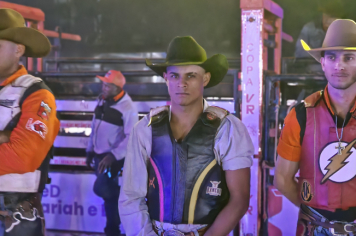 Foto - Abertura do 29º Rodeio leva emoção e espetáculo à arena!