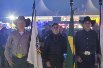 Foto - Abertura do 29º Rodeio leva emoção e espetáculo à arena!