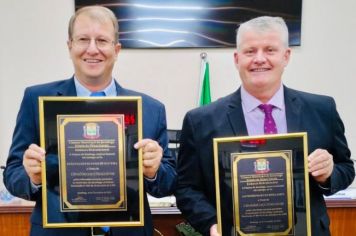 Prefeito João Paulo e o Vice Marquinhos do Escritório receberam o título de cidadão Jacutinguense