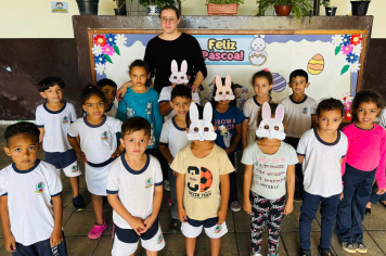 Uma Lição Para a Vida: Apresentação dos “Coelhinhos” Encanta na Hora Cívica de Abril