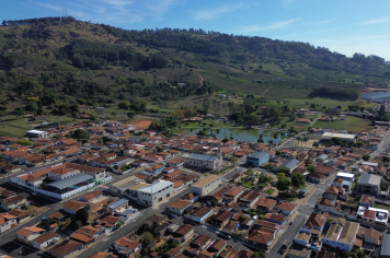 Manutenção no sistema de abastecimento de água no centro da cidade