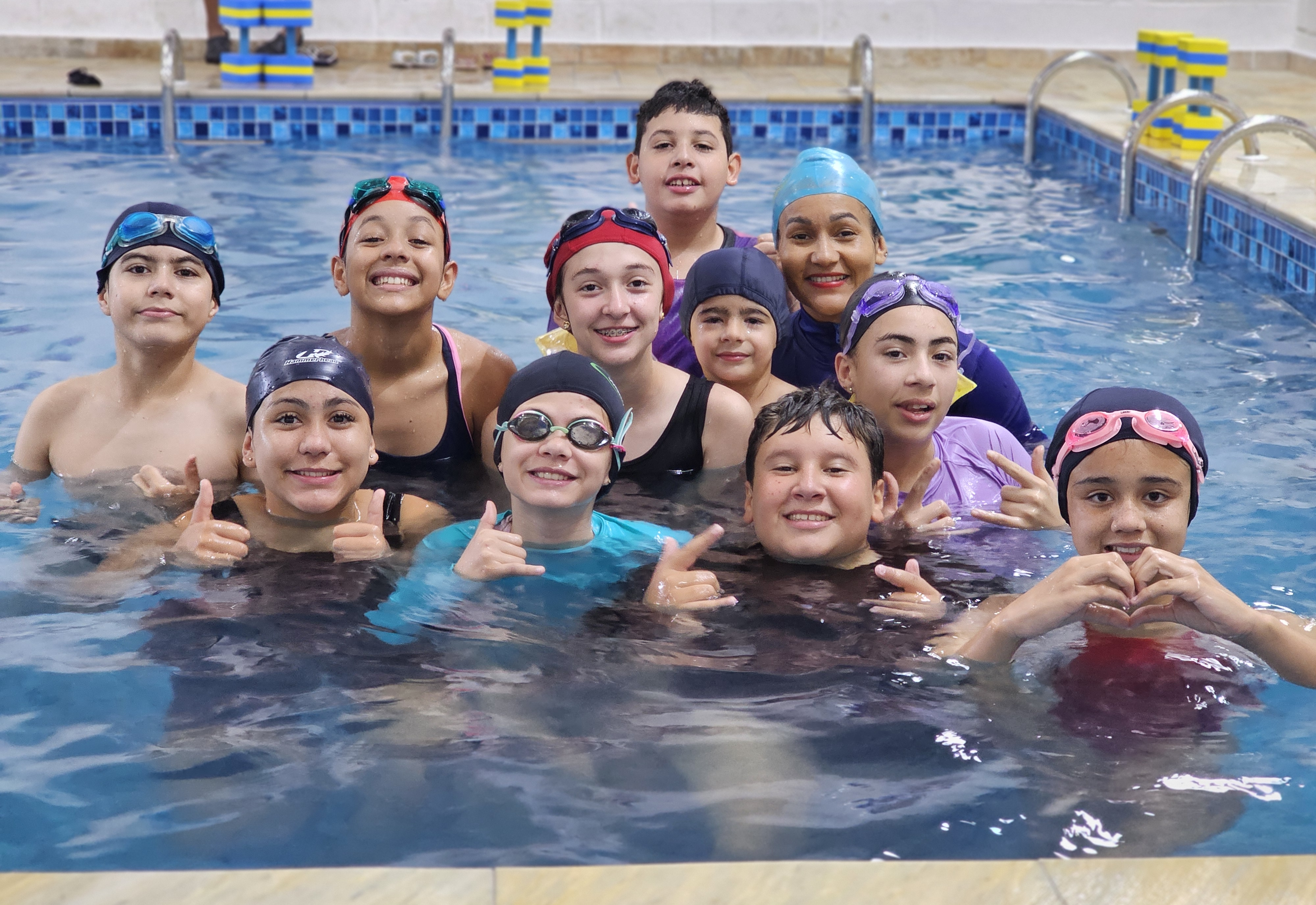 EDUCAÇÃO E SAÚDE UNIDAS EM UM MESMO PROPÓSITO: NATAÇÃO INFANTIL PROMOVE DESENVOLVIMENTO, SAÚDE E QUALIDADE DE VIDA EM ALBERTINA