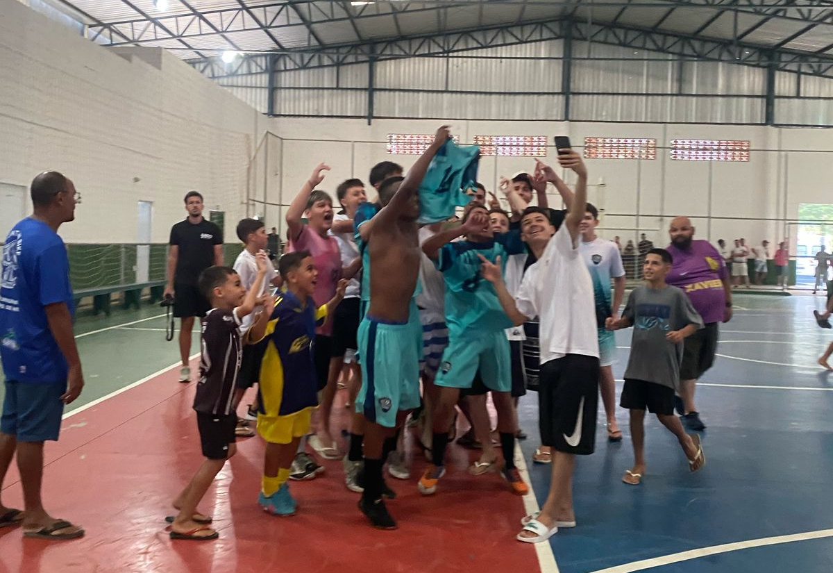 Emoção, Talento e Inovação: Albertina Celebra a Conclusão da 1ª Copa de Futsal de Base!