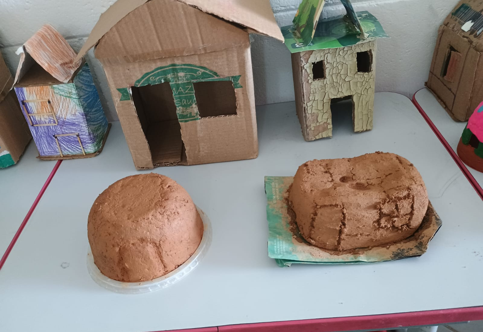 Um Mundo de Casas: Alunos do 2º Ano Criam Representações de Moradias de Várias Culturas
