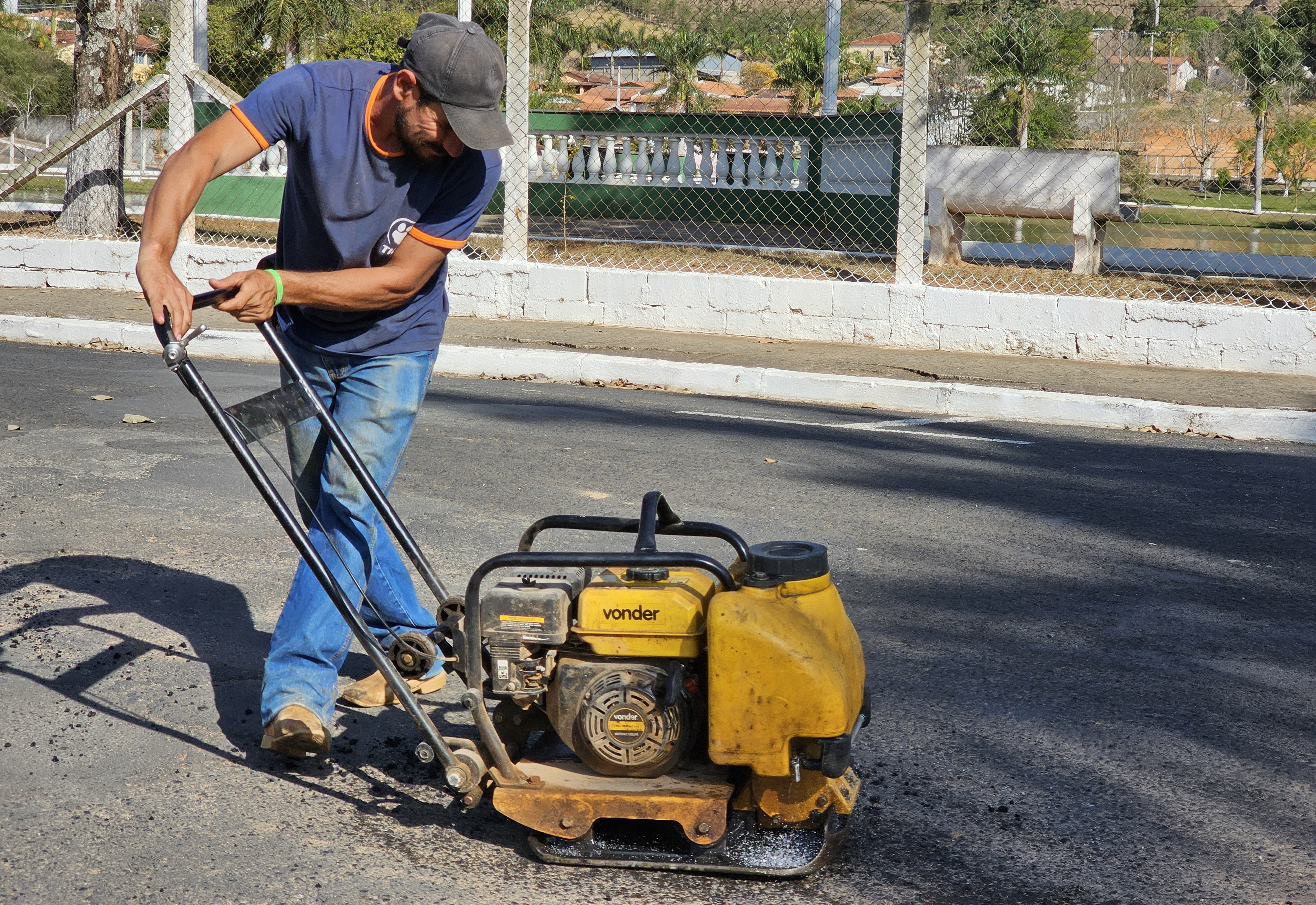 Operação Tapa-Buracos começa em Albertina para devolver segurança e fluidez ao trânsito